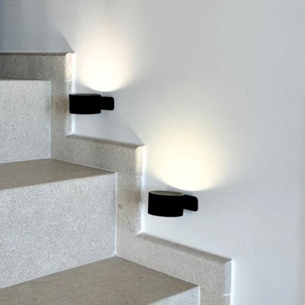 Illumination Élancée – Matte Black LED Table Lamp 3