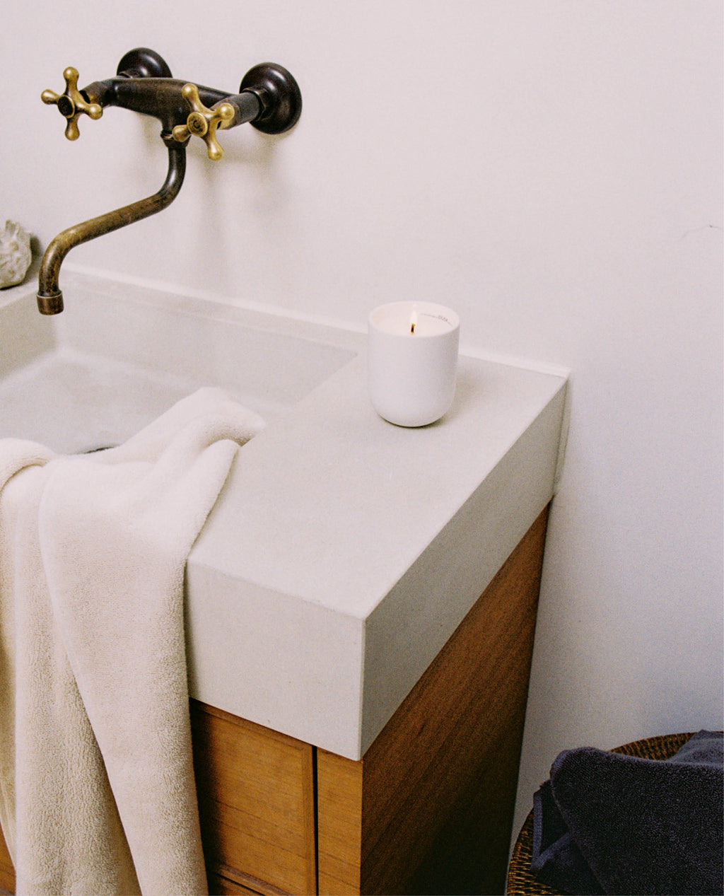 Natural Wax Candle - Velvet Rose & Oud (Siesta) 2