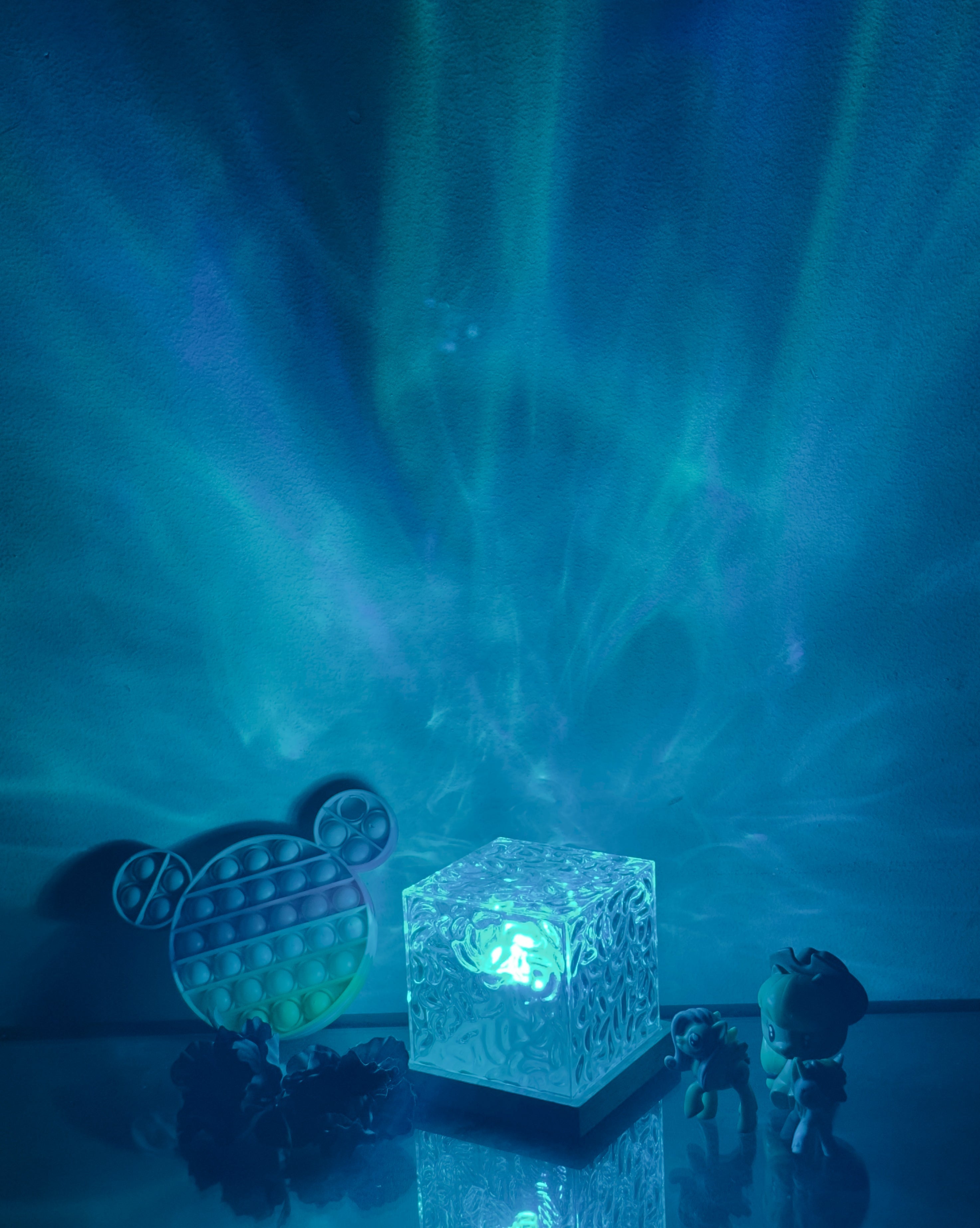 Qrismora – Aurora-Inspired LED Lamp 1